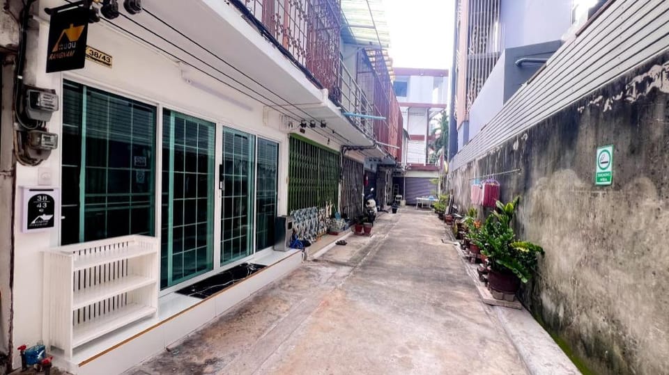 uouRangnamHouse Villa in Bangkok