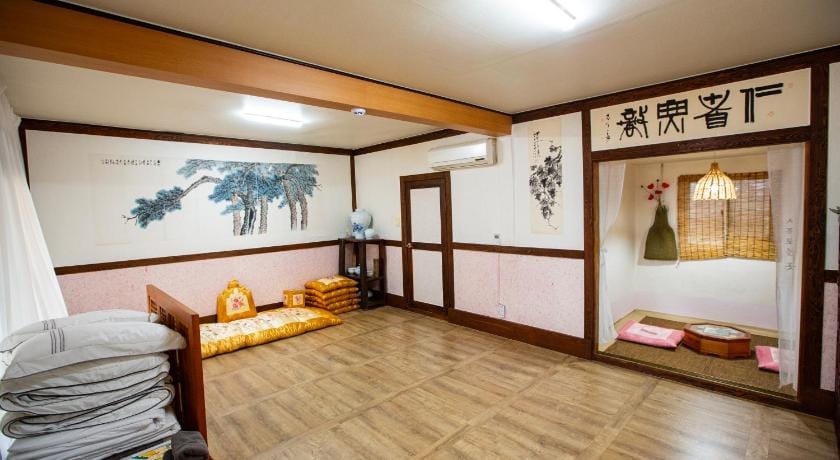 Suncheon Daoljae Hanok Pension Bed and Breakfast in South Korea