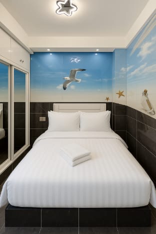 Chongqing City Center Family Warm Homestay Apartment in China