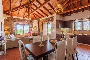 Mani s Aura Seaside-Spacious Summer Retreat Apartment in Messenia