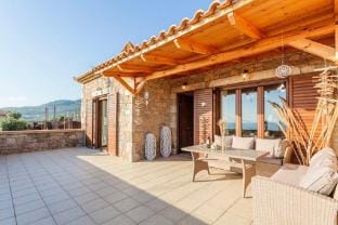 Mani Panoramic Seaviews - Luxury Summer Haven Apartment in Messenia
