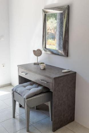 Atlantic Cave Haven-Seaside  Fully Equipped Apartment in Kolympia