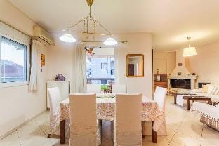 Spacious Urban Haven-Family Home  Perfect location Apartment in Messenia