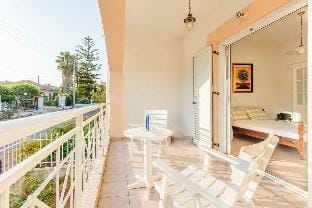 Casa Nebari Seaside Home-Fully Equipped Ideal Spot Apartment in Messenia
