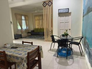 Dhia Damia Guest House Vacation rental in Malaysia