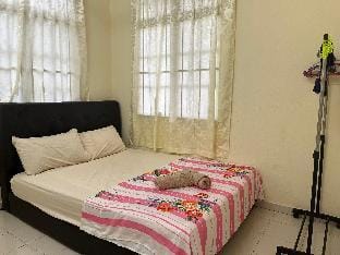 Dhia Damia Guest House Vacation rental in Malaysia