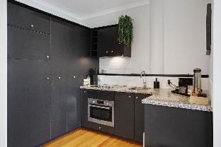 Luxuriously Renovated | Princes Wharf | 2BR Style Apartment in Auckland