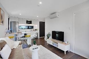 Brand New Home | 2BR | A/port 7Km | Free Car Park Vacation rental in Auckland