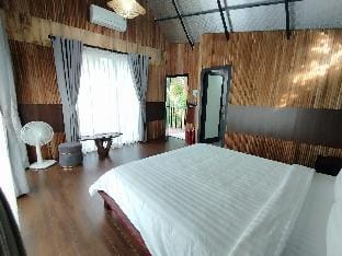 Bungalow HTC Tuan Chau Chalet in Laos
