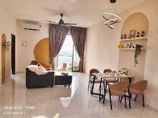 SP big Netflix Suria putra next hospital sg buloh  Apartment in Selangor, Malaysia
