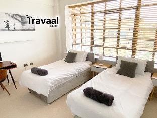 Travaal - 2 Bedroom Apartment's Apartment in Farnborough
