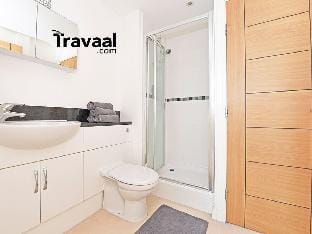 Travaal - 2 Bedroom Apartment's Apartment in Farnborough