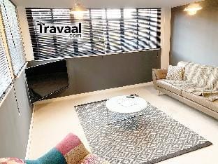 Travaal - 2 Bedroom - Duplex Apartment's Vacation rental in Farnborough