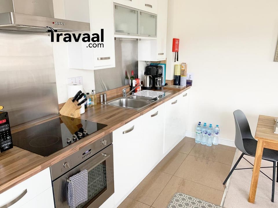 Travaal.com - 2 Bed Serviced Apartment Farnborough Apartment in Farnborough