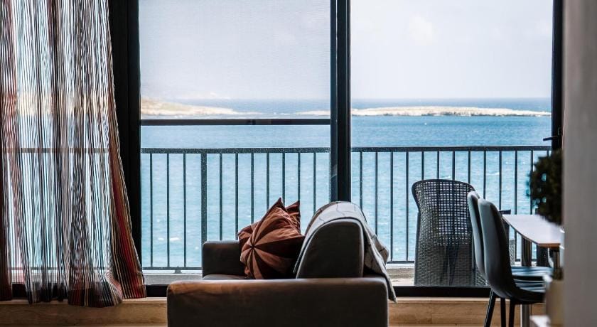 Stunning Seaviews Prime Location Lovely Home Apartment in Saint Paul's Bay