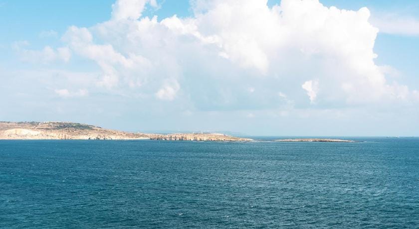 Stunning Seaviews Prime Location Lovely Home Apartment in Saint Paul's Bay