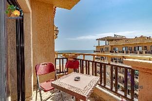 Top Floor 1-Bedroom with Pool & Sea Views  Apartment in Hurghada
