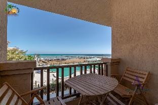 Seafront 1-Bedroom Apartment with Balcony&Sea View Apartment in Hurghada