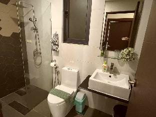 Home Abroad 8 @ Jazz Suites 1, Vivacity 6pax Apartment in Kuching