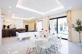Walnut House Poolvilla Villa in Pattaya City