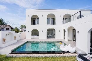 Walnut House Poolvilla Villa in Pattaya City
