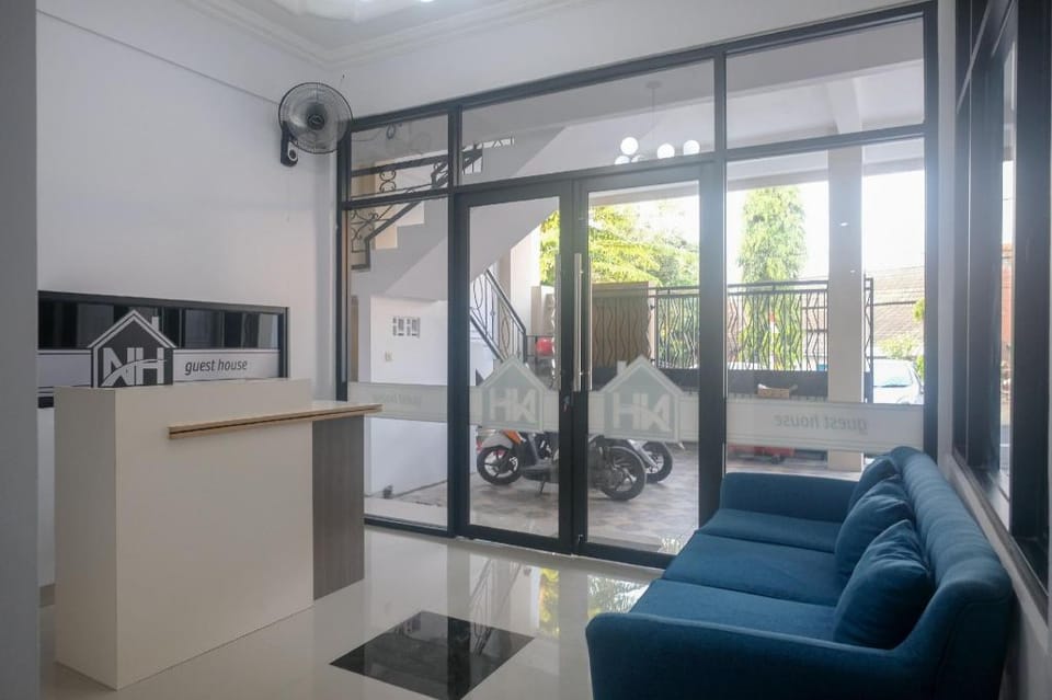 RedDoorz Syariah near UNIMUS Semarang Hotel in Indonesia