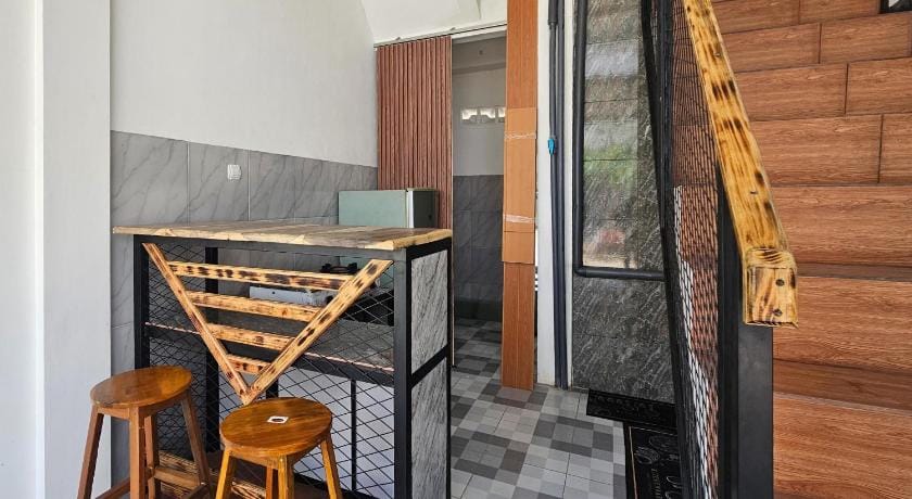 Guest House Saqeena Syariah near Blitar Park RedPartner Hotel in East Java
