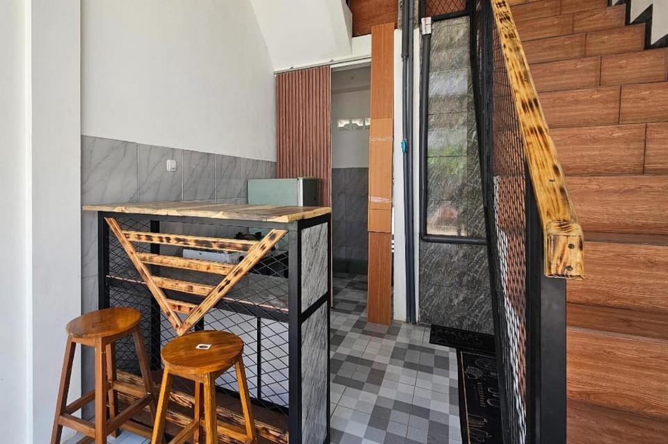 Guest House Saqeena Syariah near Blitar Park RedPartner Hotel in East Java