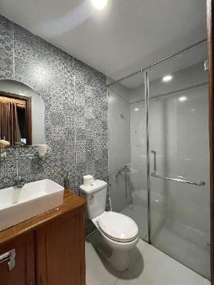 Anvui Homestay (P1 - 1BR) Hue City Center Vacation rental in Laos