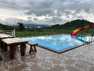 บ้านไร่เก็บตะวันพูลวิลล่าเขาใหญ่ Villa in Laos