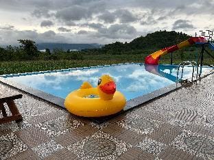 บ้านไร่เก็บตะวันพูลวิลล่าเขาใหญ่ Villa in Laos