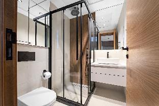 Luxurious 1 Bedroom Retreat with pool gym and game Apartment in Dubai