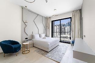 Luxurious 1 Bedroom Retreat with pool gym and game Apartment in Dubai