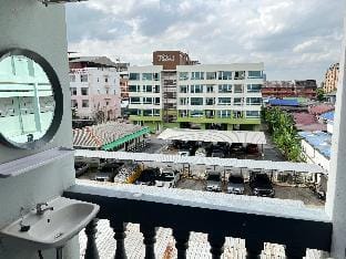 KPP Mansion Apartment in Bangkok