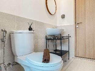 Modern Look 3BR at Meikarta Apartment By Travelio Apartment in West Java