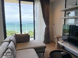 54sqm Spacious 1bd full Seaview Apartment in Pattaya City