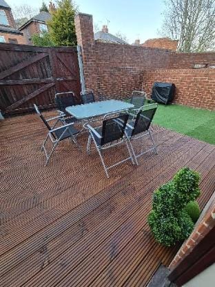 Spacious Retreat House with Hot Tub & Free Wi-Fi Vacation rental in Sheffield
