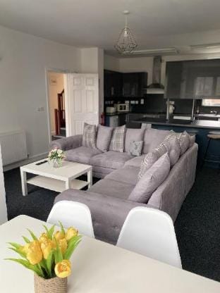 Spacious Retreat House with Hot Tub & Free Wi-Fi Vacation rental in Sheffield