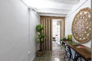Unik Vacation Citywall Apartment in Tarragona