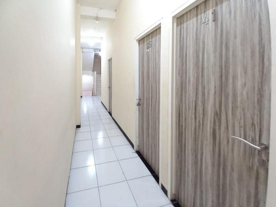 RedDoorz @ Luxury Homestay near Aloha Waru Surabaya Hotel in East Java