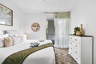 Coastal Harbour lights -Pool  Gym   prime Location Apartment in Cairns