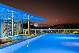 Coastal Harbour lights -Pool  Gym   prime Location Apartment in Cairns