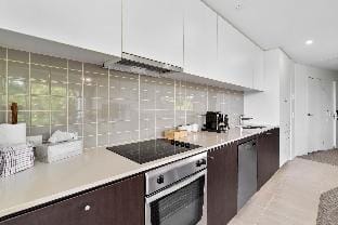 Coastal Harbour lights -Pool  Gym   prime Location Apartment in Cairns