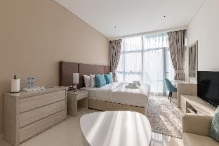 LUXE Studio at Seven Palm with Infinity Pool Apartment in Dubai