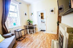 Comfy Kingston central Garden House Free Parking Vacation rental in Kingston upon Thames
