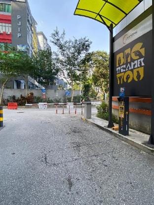 PJ centerstage walkable to LRT Vacation rental in Petaling Jaya