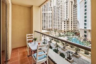 Luxury 1-BR in JBR: Beach Access, Pool & Gym Apartment in Dubai