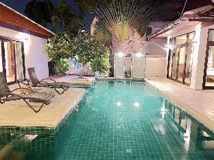lux 6br pool villa 5min-walkingstreet
5min-walking Villa in Pattaya City
