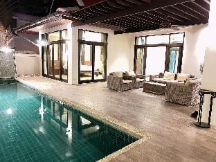 lux 6br pool villa 5min-walkingstreet
5min-walking Villa in Pattaya City
