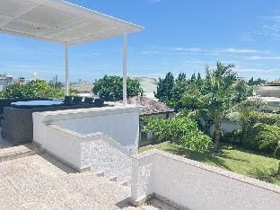 mew 120
芭体亚4卧豪华泳池别墅
新装修，15分钟到步行街 Villa in Pattaya City